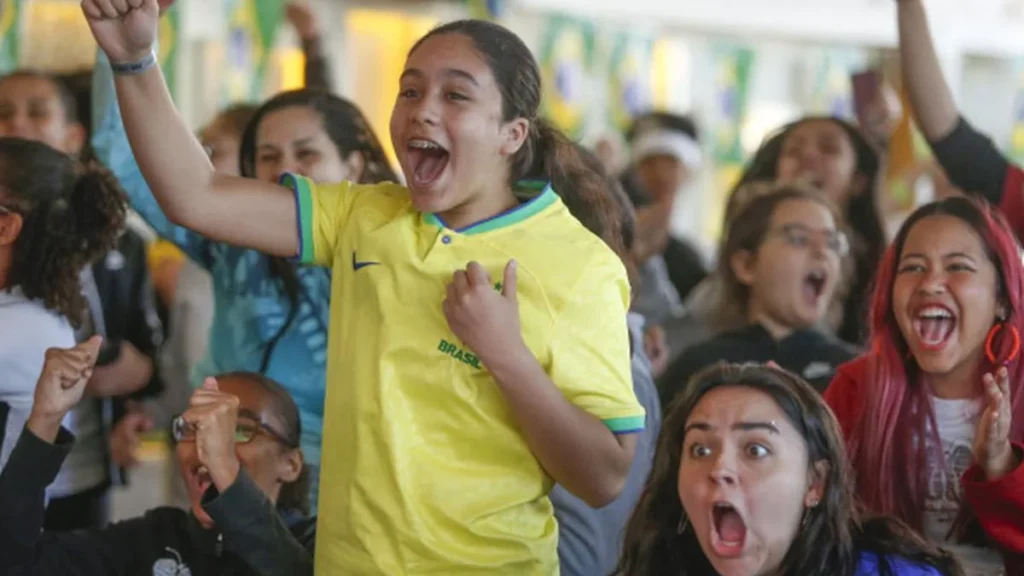Copa do Mundo 2026: Quase 100 milhões de brasileiros impulsionam o varejo com compras estratégicas
