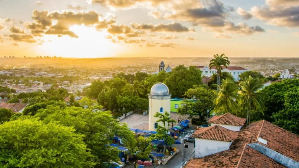 Entrada de turistas internacionais em Pernambuco mais que dobra e bate recorde histórico em 2026