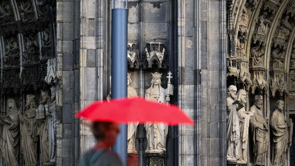 Onda de Calor Extrema Avança para o Leste da Europa e Registra Recordes Históricos