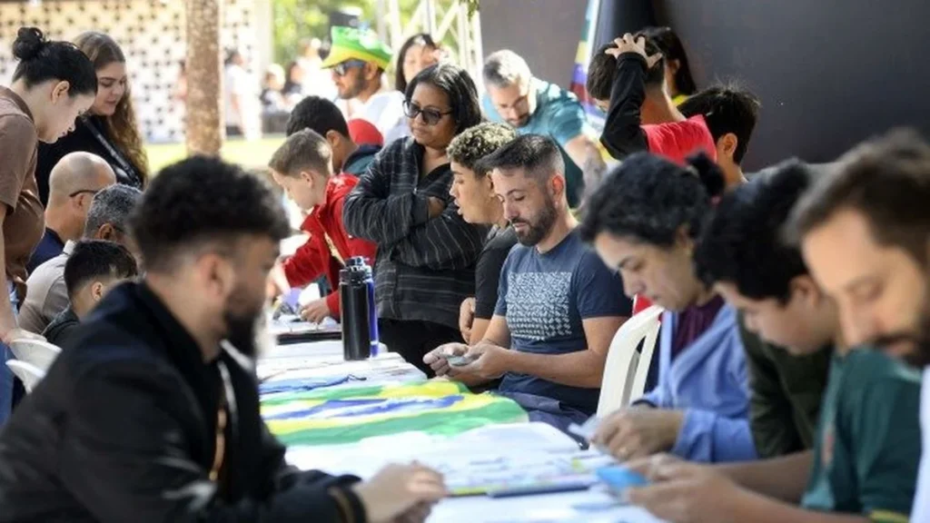 Paixão pela Copa: Troca de Figurinhas Agita Parque da Cidade no DF
