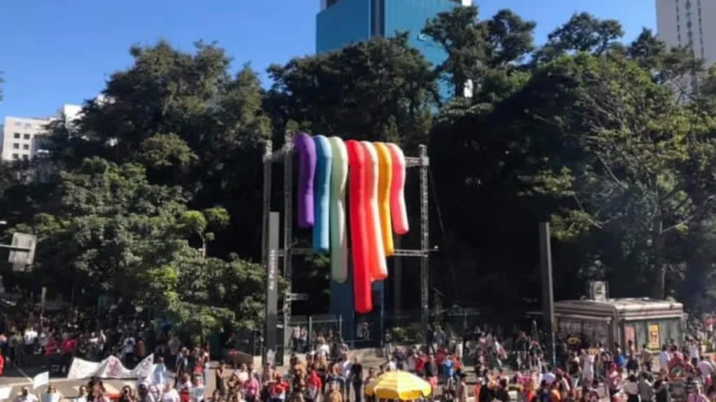 Parada LGBT+ em São Paulo 2024: Camarote Solidário une festa e solidariedade na Avenida Paulista