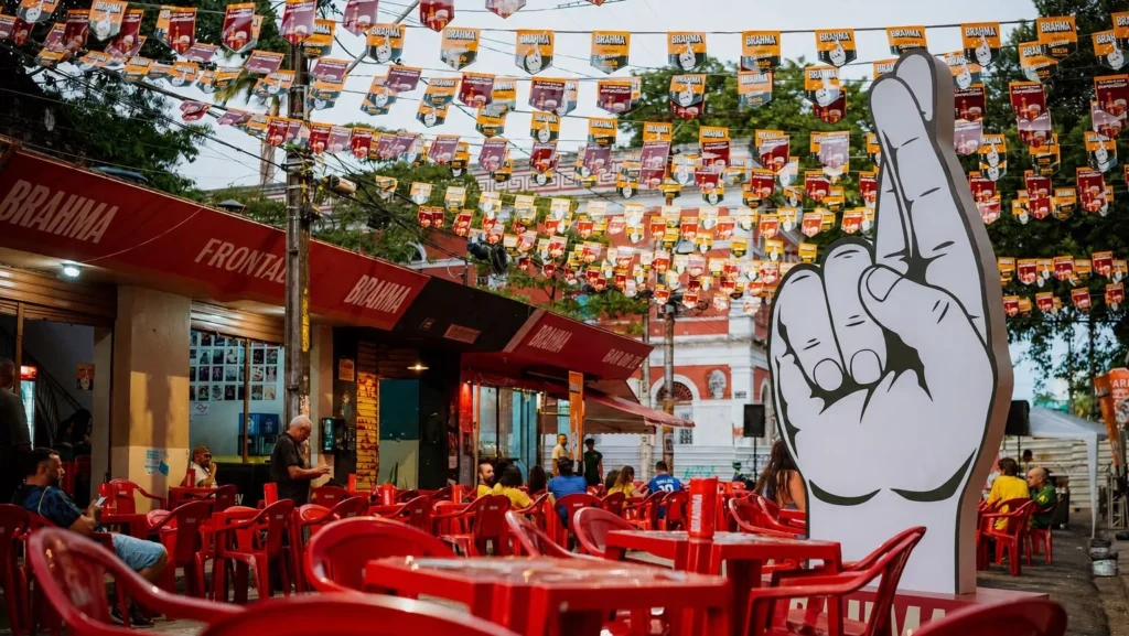 Rua Nº1 Brahma transforma bares em estádios para torcedores no Recife durante a Copa do Mundo