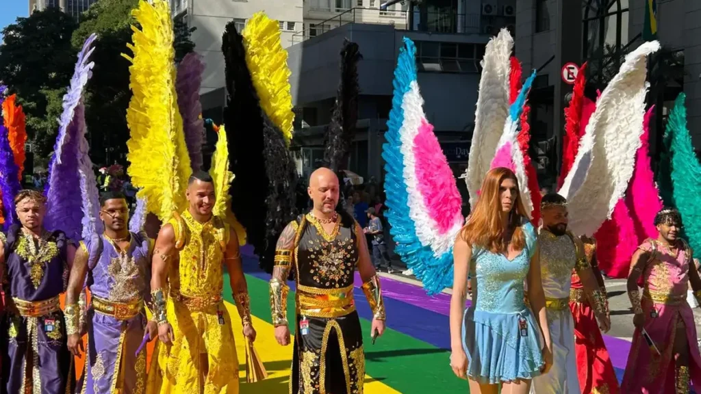 30 Anos da Maior Parada LGBT+ do Mundo: Cores, Resistência e Voto na Avenida Paulista 30 Anos da Maior Parada LGBT+ do Mundo: Cores, Resistência e Voto na Avenida Paulista