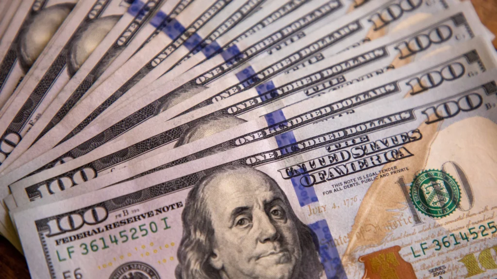 Brasil registra maior entrada de dólares no 1º semestre desde 2018 e atrai investidores